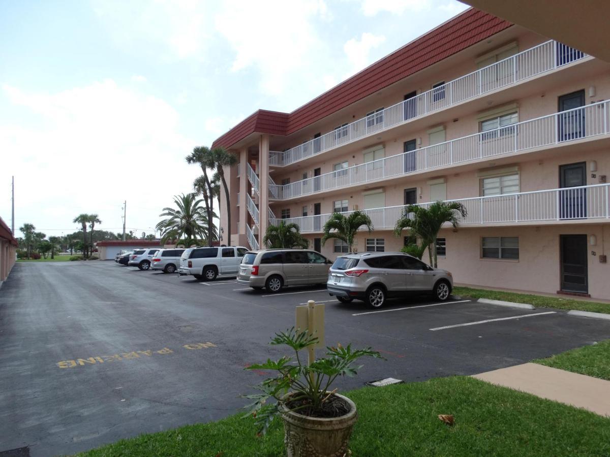 Spanish Main Unit 4- Direct Oceanfront Condo! Cocoa Beach Bagian luar foto